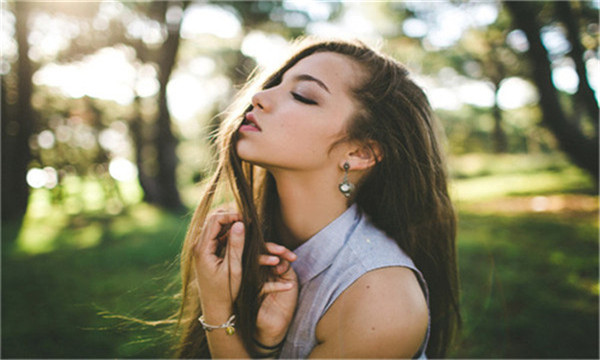 河池帮人生孩子的女人叫什么,专门帮人生孩子